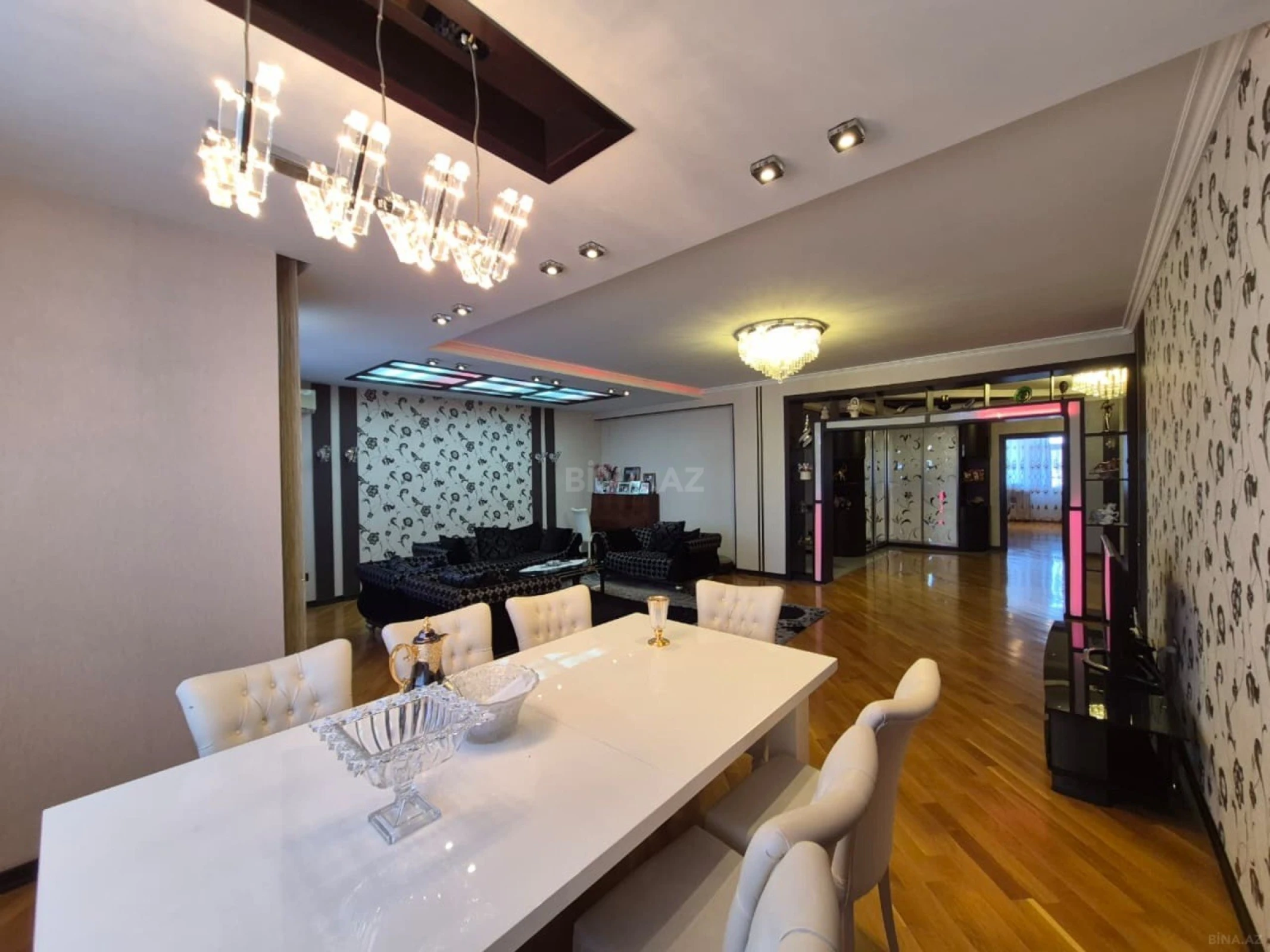 Satılır 5 otaqlı mənzil 280 m²