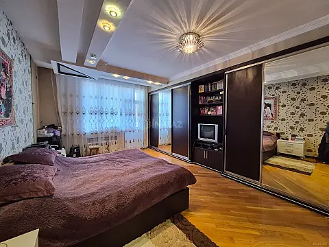 Satılır 5 otaqlı mənzil 280 m²