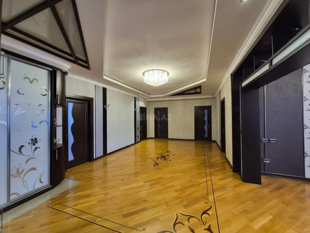 Satılır 5 otaqlı mənzil 280 m²