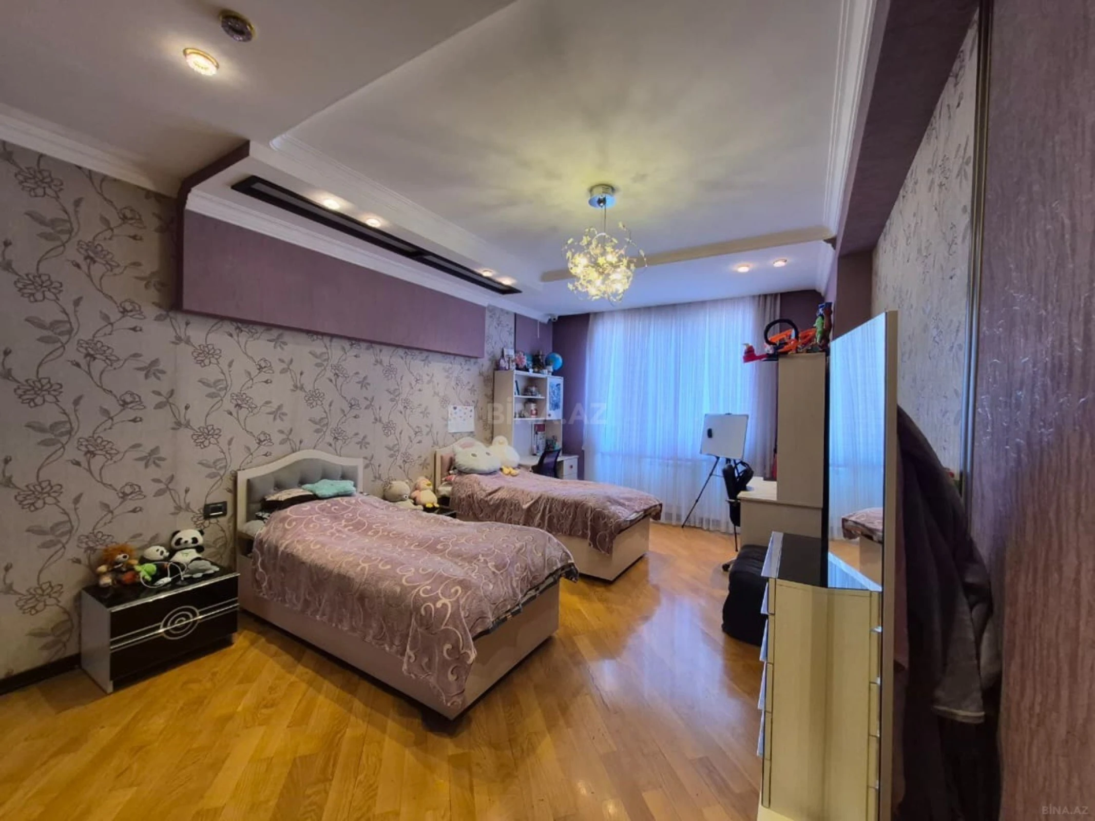 Satılır 5 otaqlı mənzil 280 m²