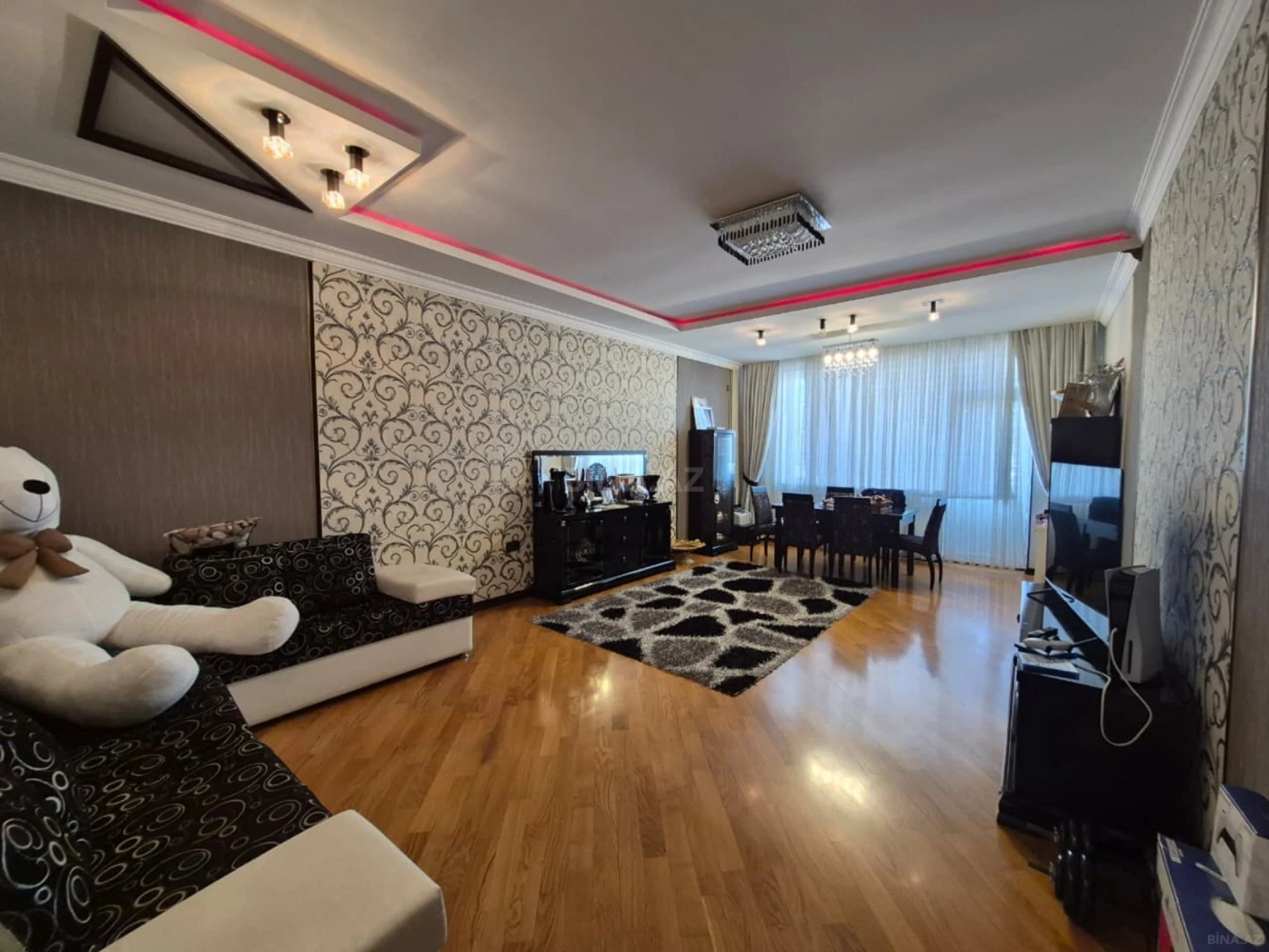 Satılır 5 otaqlı mənzil 280 m²