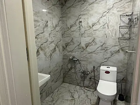 Kirayə verilir 2 otaqlı mənzil 65 m²