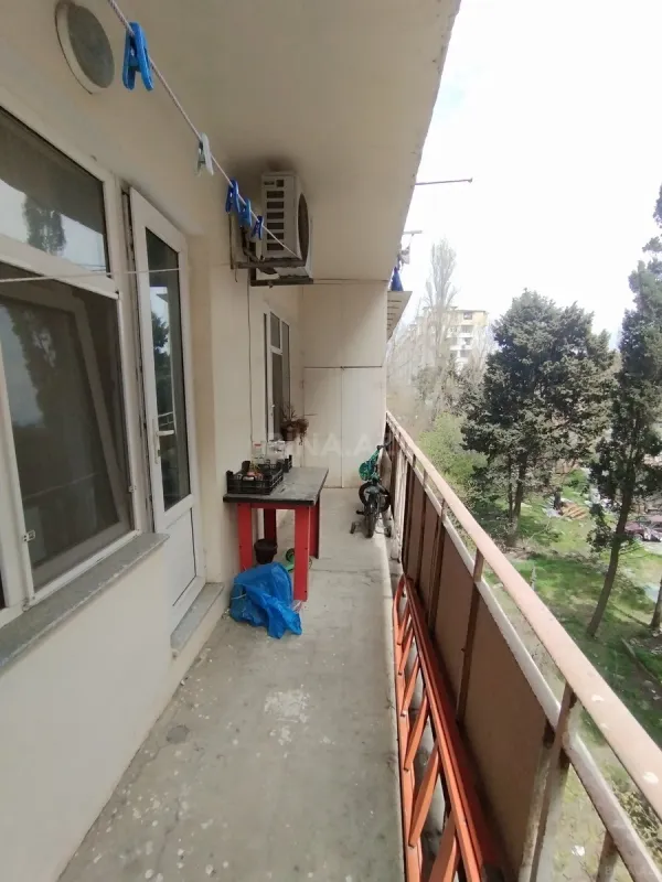 Satılır 4 otaqlı mənzil 100 m²