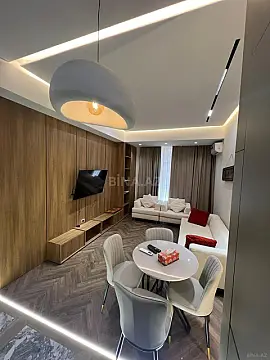 Kirayə verilir 2 otaqlı mənzil 68 m²