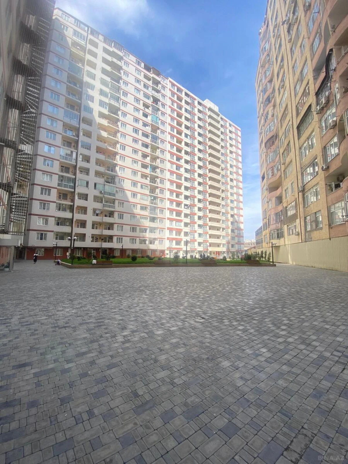 Satılır 2 otaqlı mənzil 61 m²
