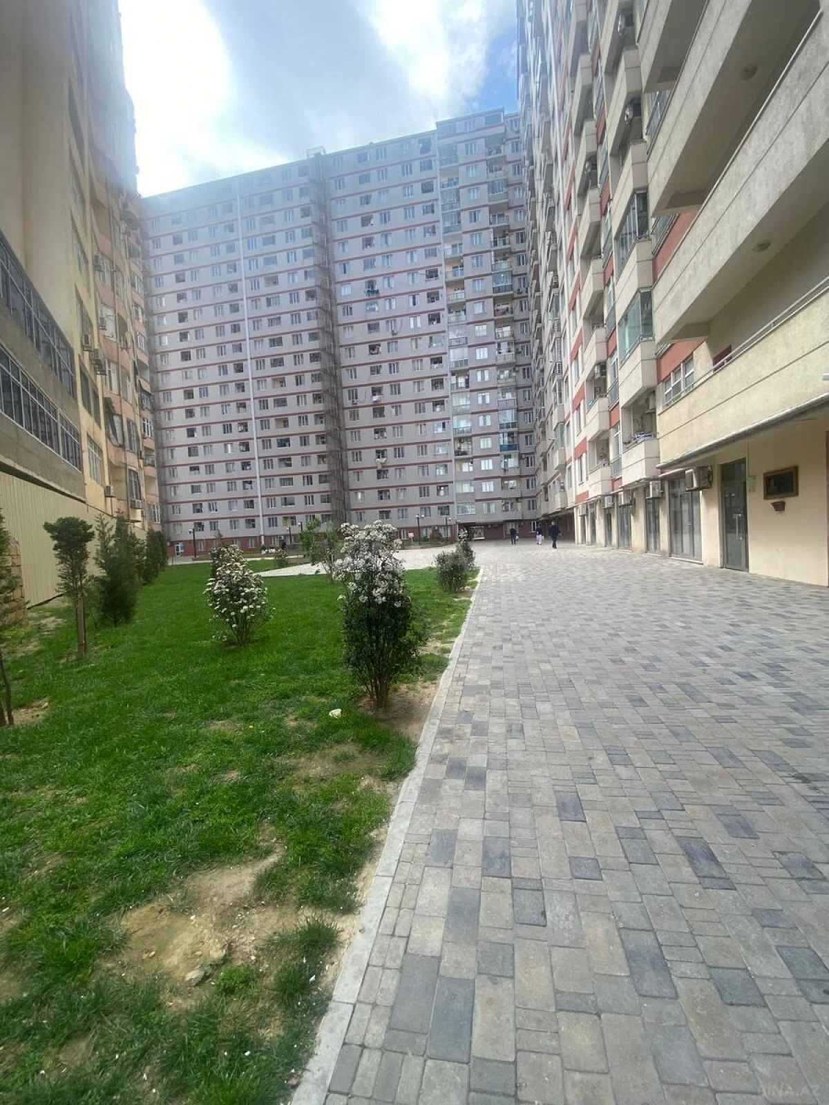 Satılır 2 otaqlı mənzil 61 m²