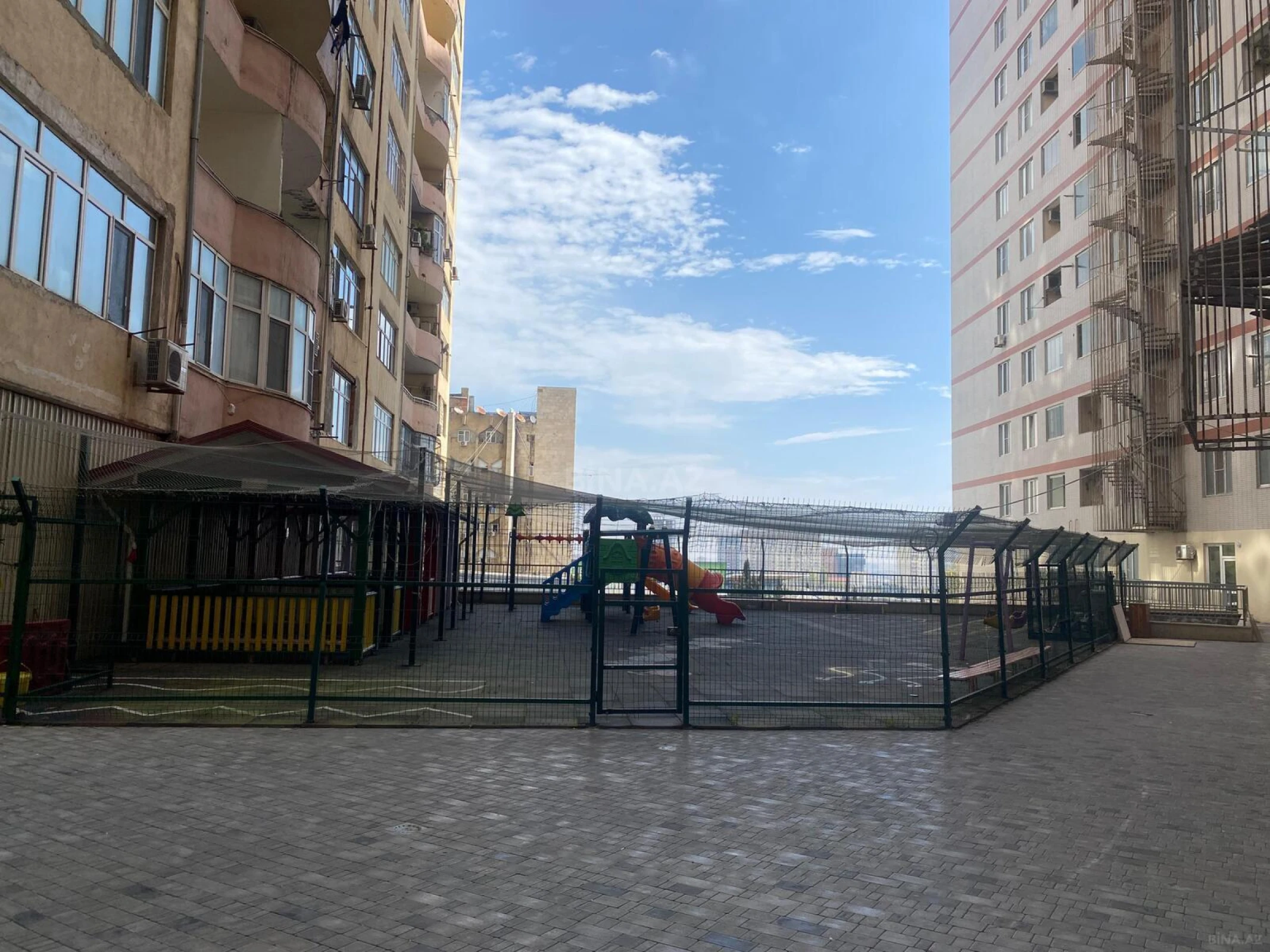 Satılır 2 otaqlı mənzil 61 m²