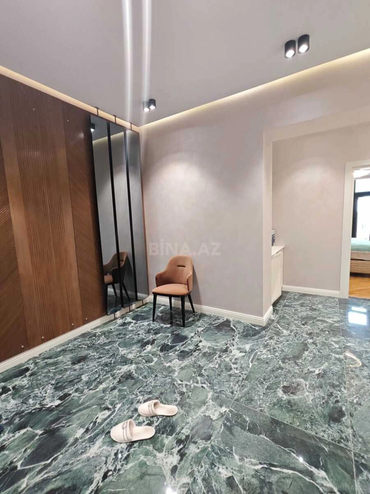 Kirayə verilir 3 otaqlı mənzil 140 m²