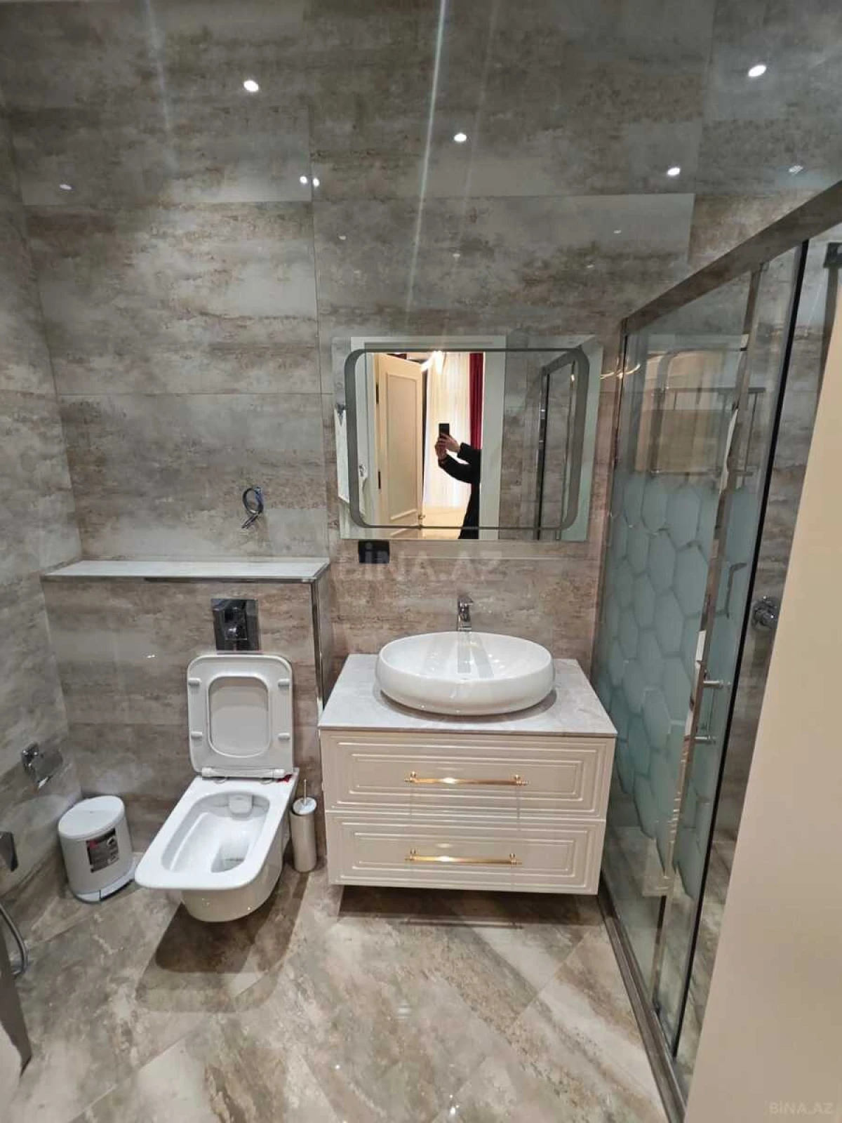 Kirayə verilir 3 otaqlı mənzil 140 m²