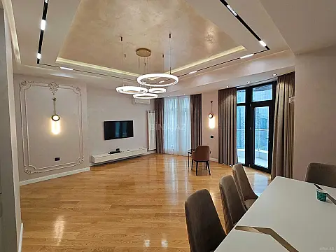 Kirayə verilir 3 otaqlı mənzil 140 m²