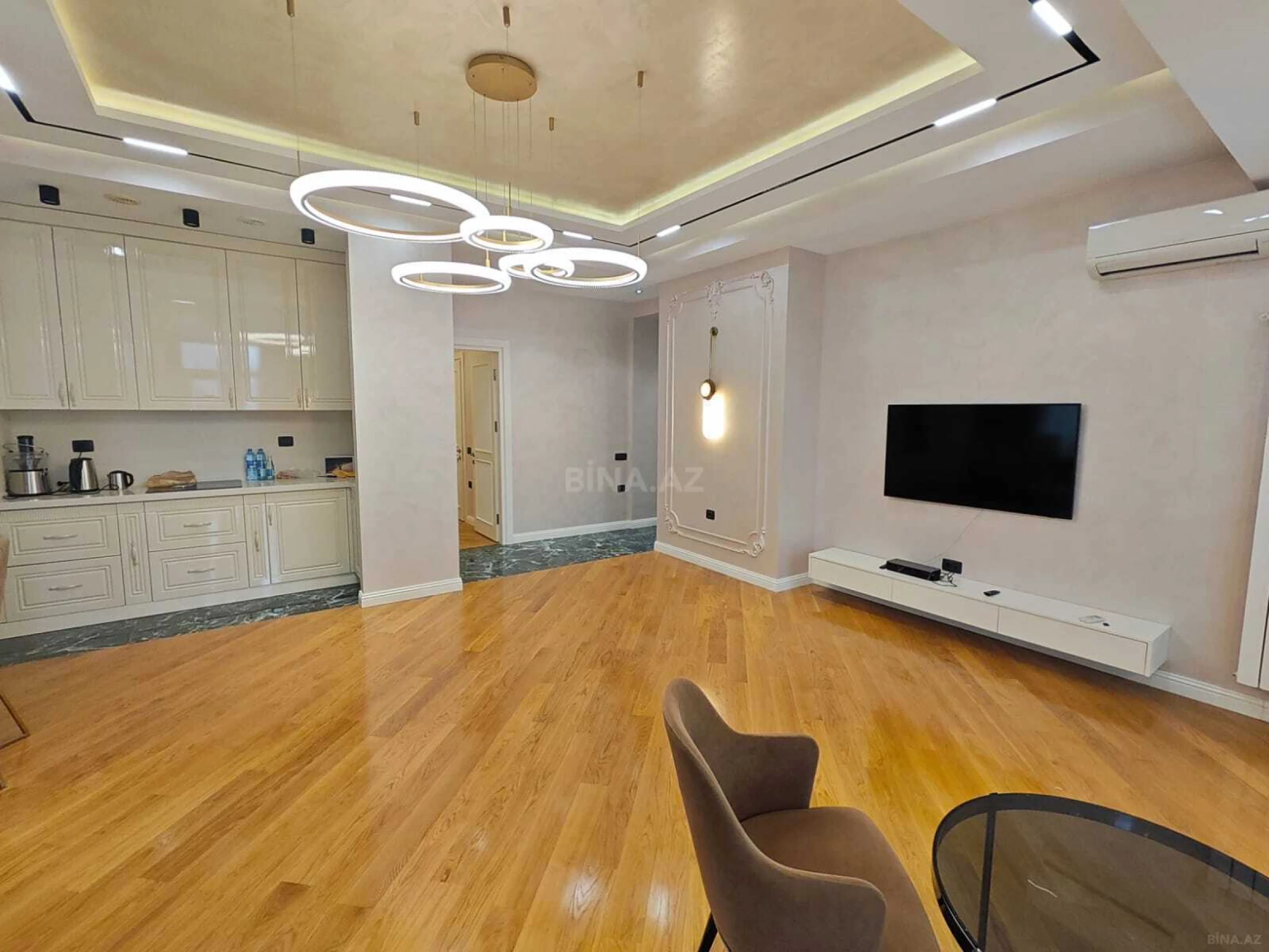 Kirayə verilir 3 otaqlı mənzil 140 m²