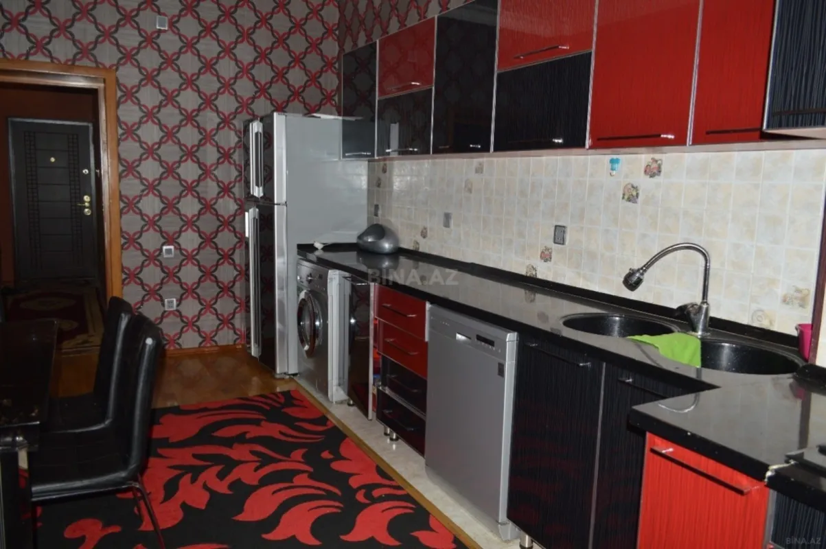 Kirayə verilir 4 otaqlı mənzil 150 m²
