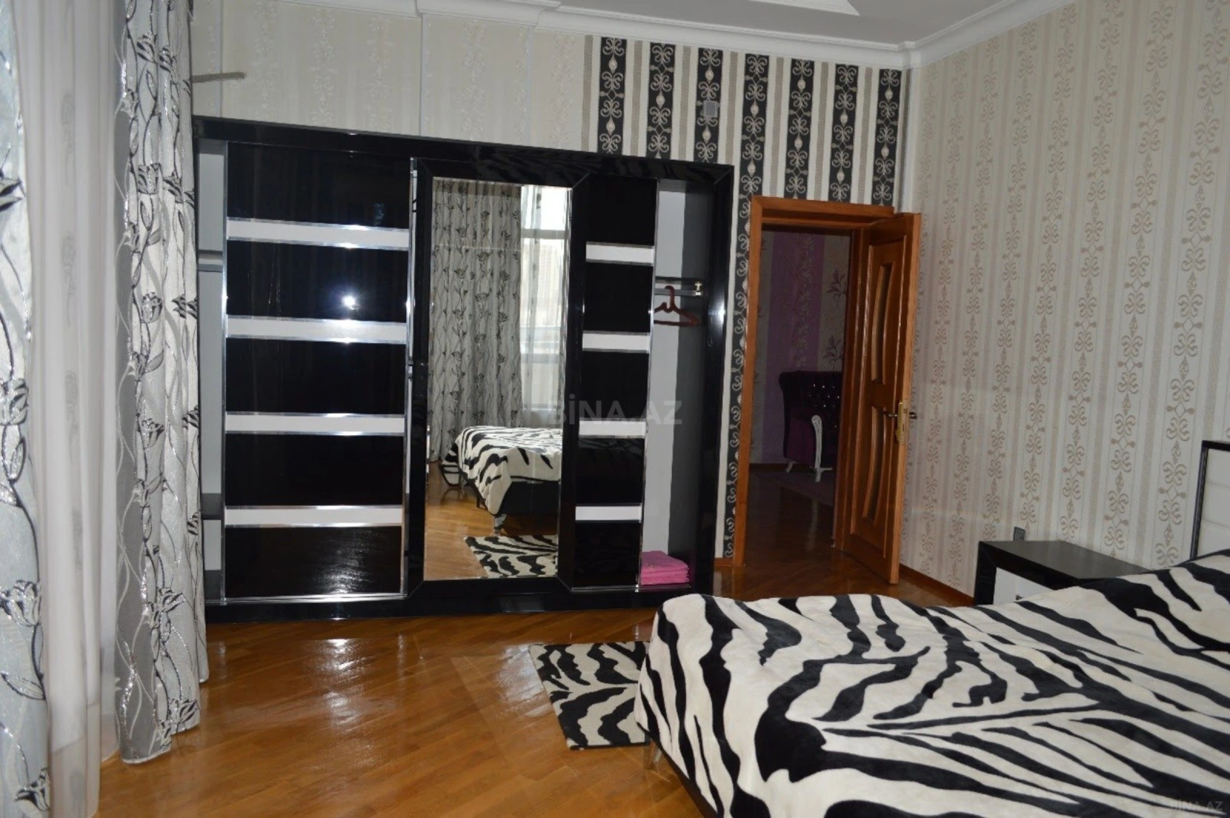 Kirayə verilir 4 otaqlı mənzil 150 m²