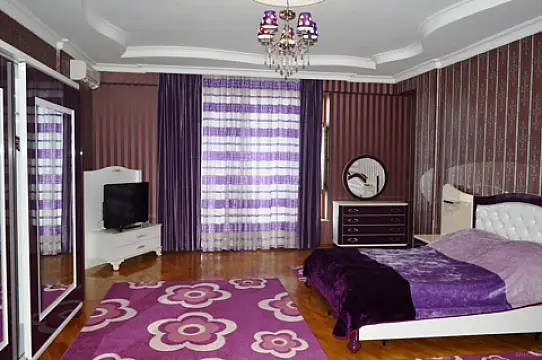 Kirayə verilir 4 otaqlı mənzil 150 m²