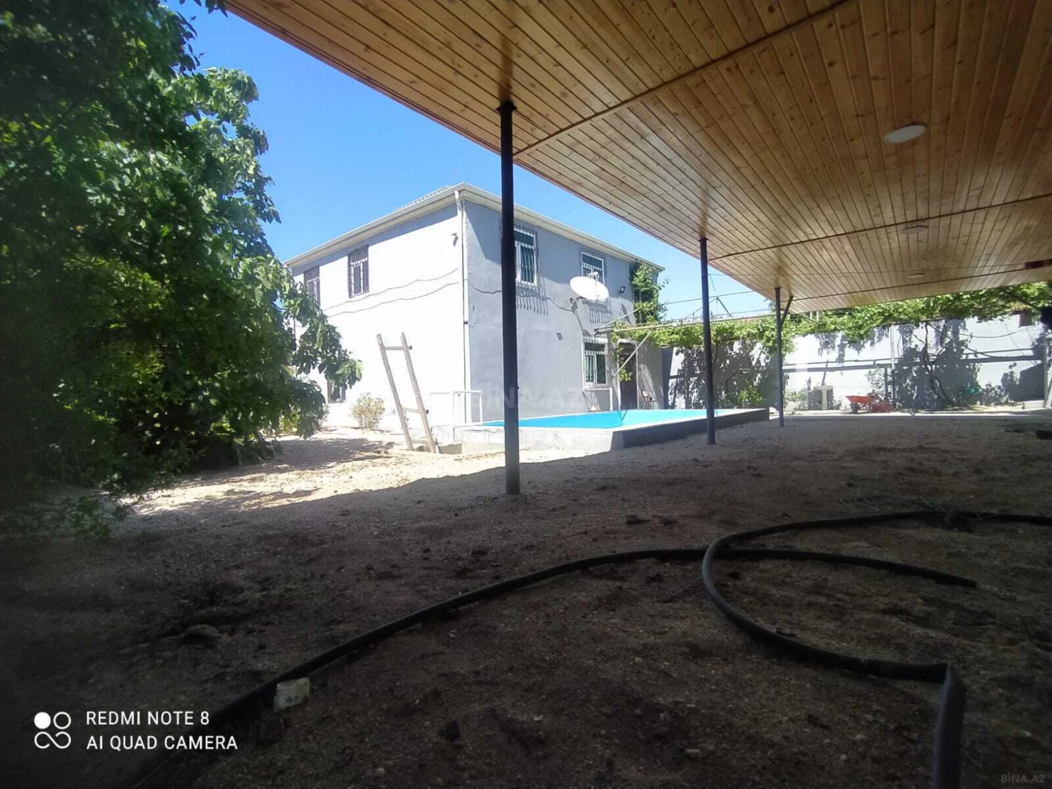 Satılır 10 otaqlı həyət evi 200 m²