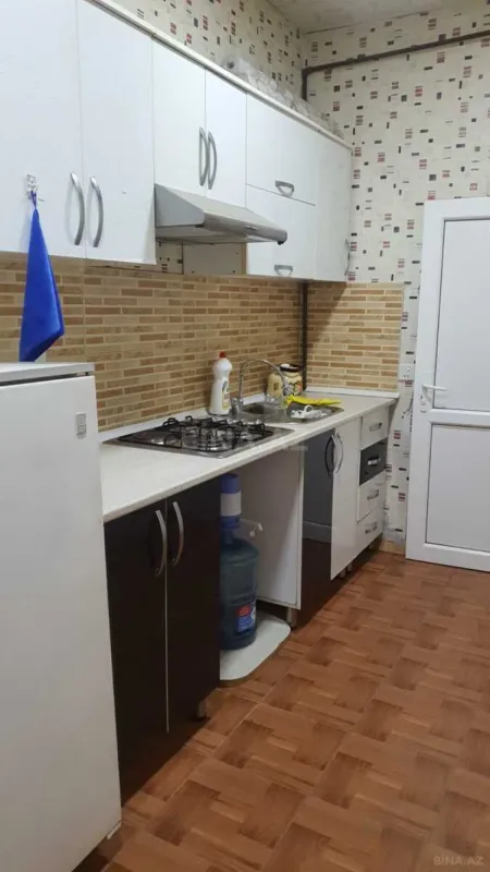Satılır 10 otaqlı həyət evi 200 m²