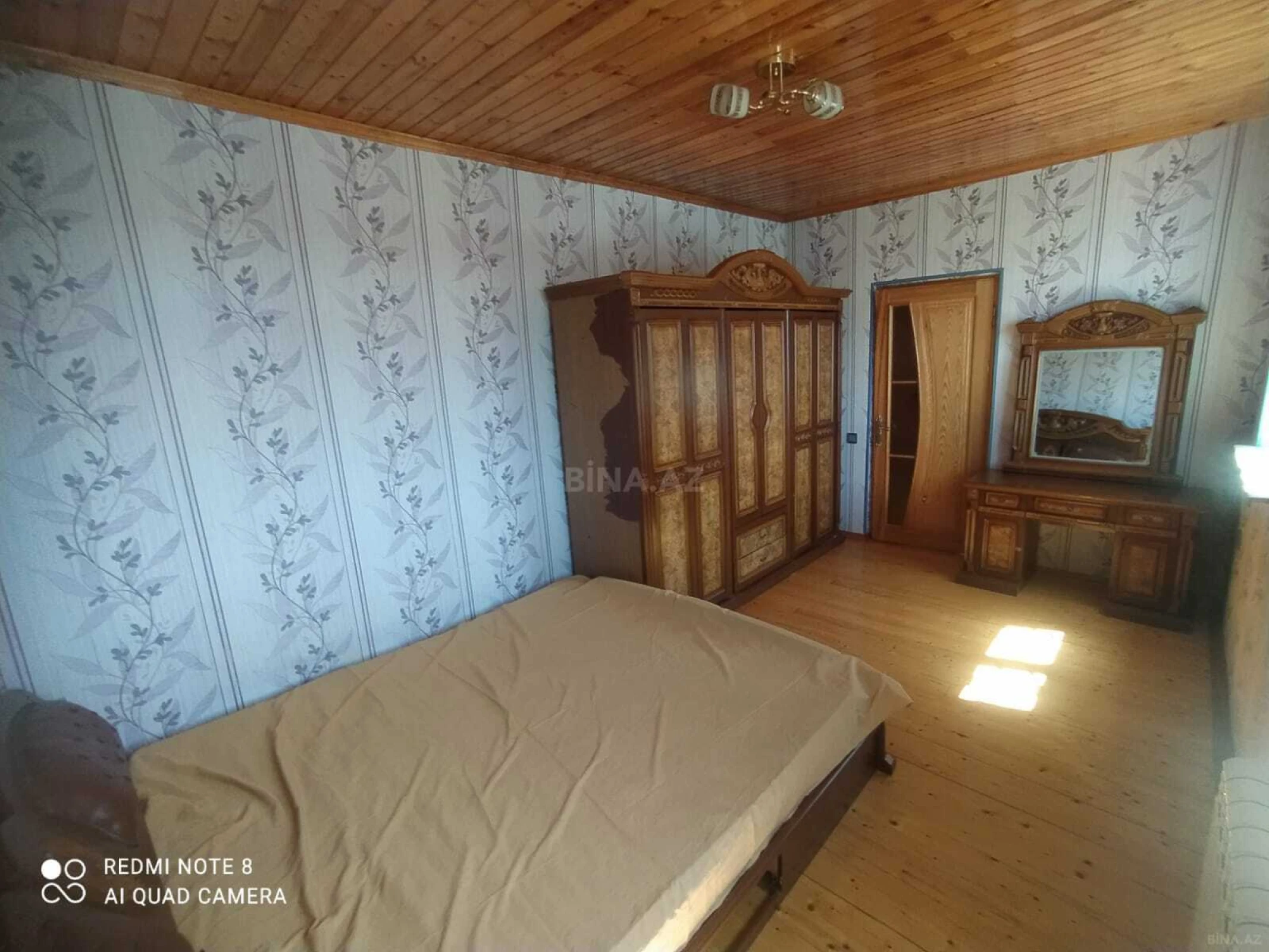 Satılır 10 otaqlı həyət evi 200 m²