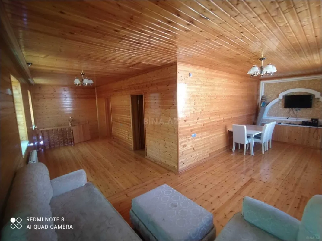 Satılır 10 otaqlı həyət evi 200 m²