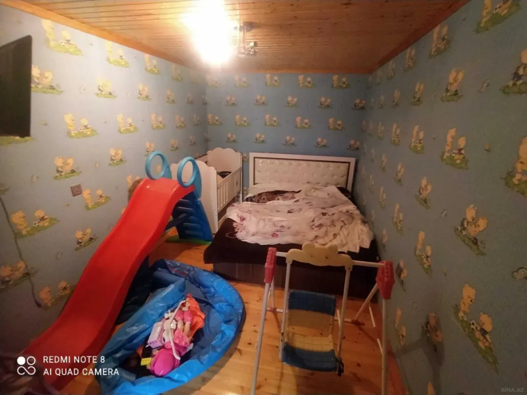 Satılır 10 otaqlı həyət evi 200 m²