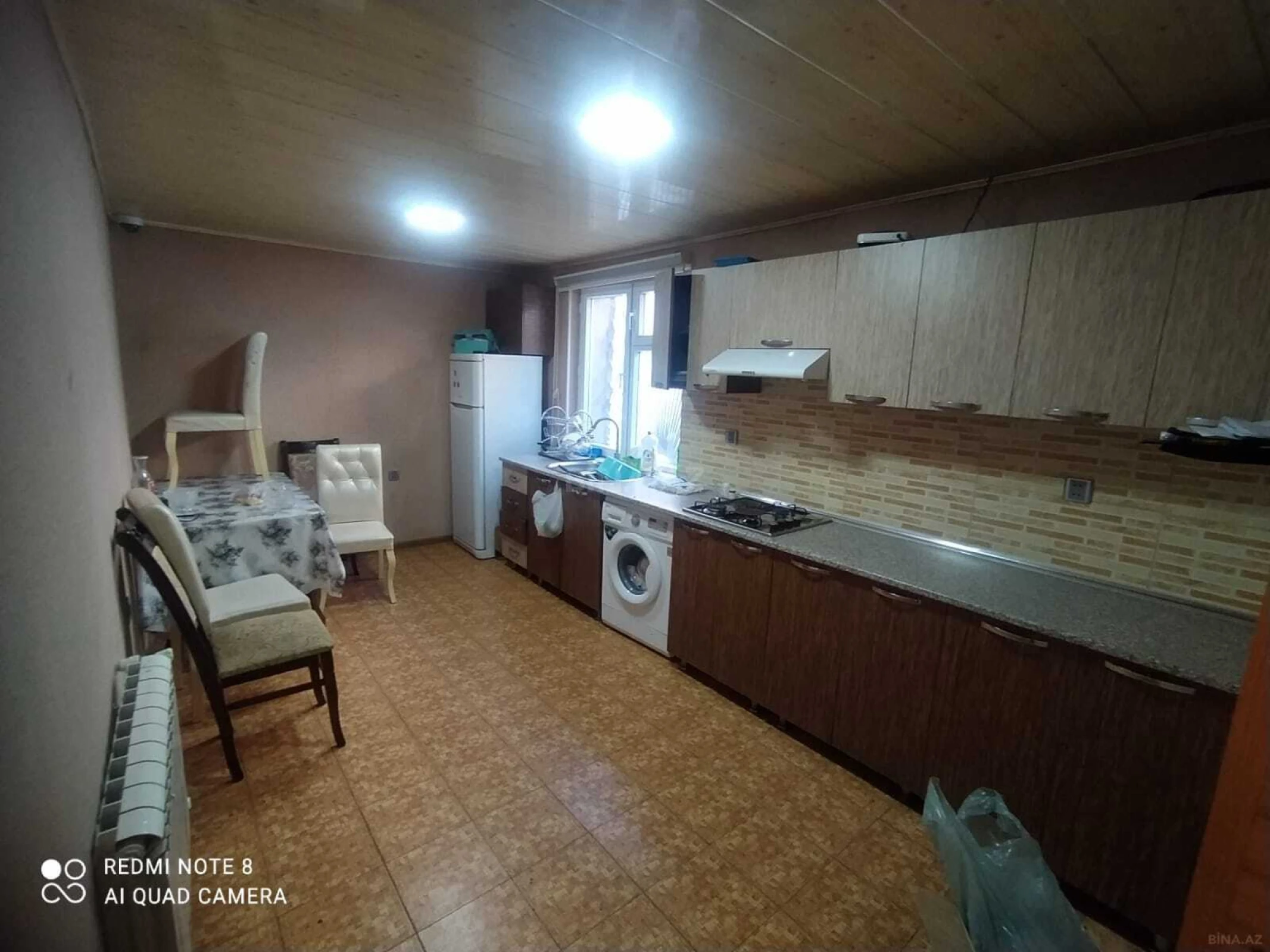 Satılır 10 otaqlı həyət evi 200 m²