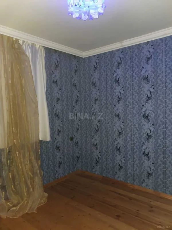 Satılır 10 otaqlı həyət evi 200 m²
