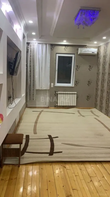 Satılır 10 otaqlı həyət evi 200 m²