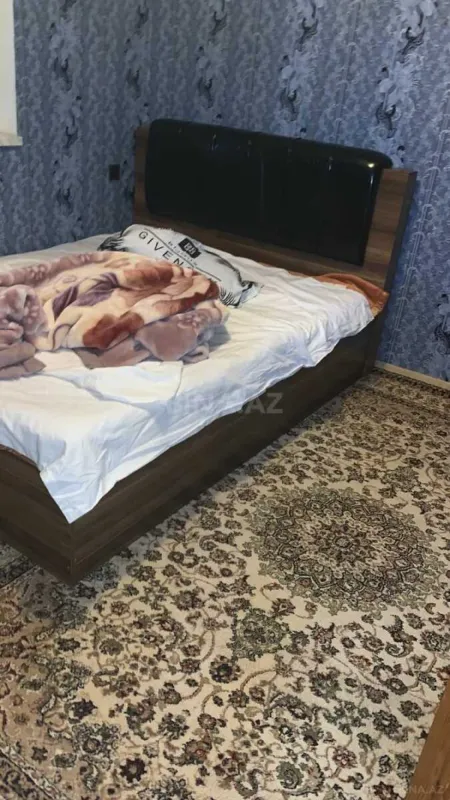 Satılır 10 otaqlı həyət evi 200 m²