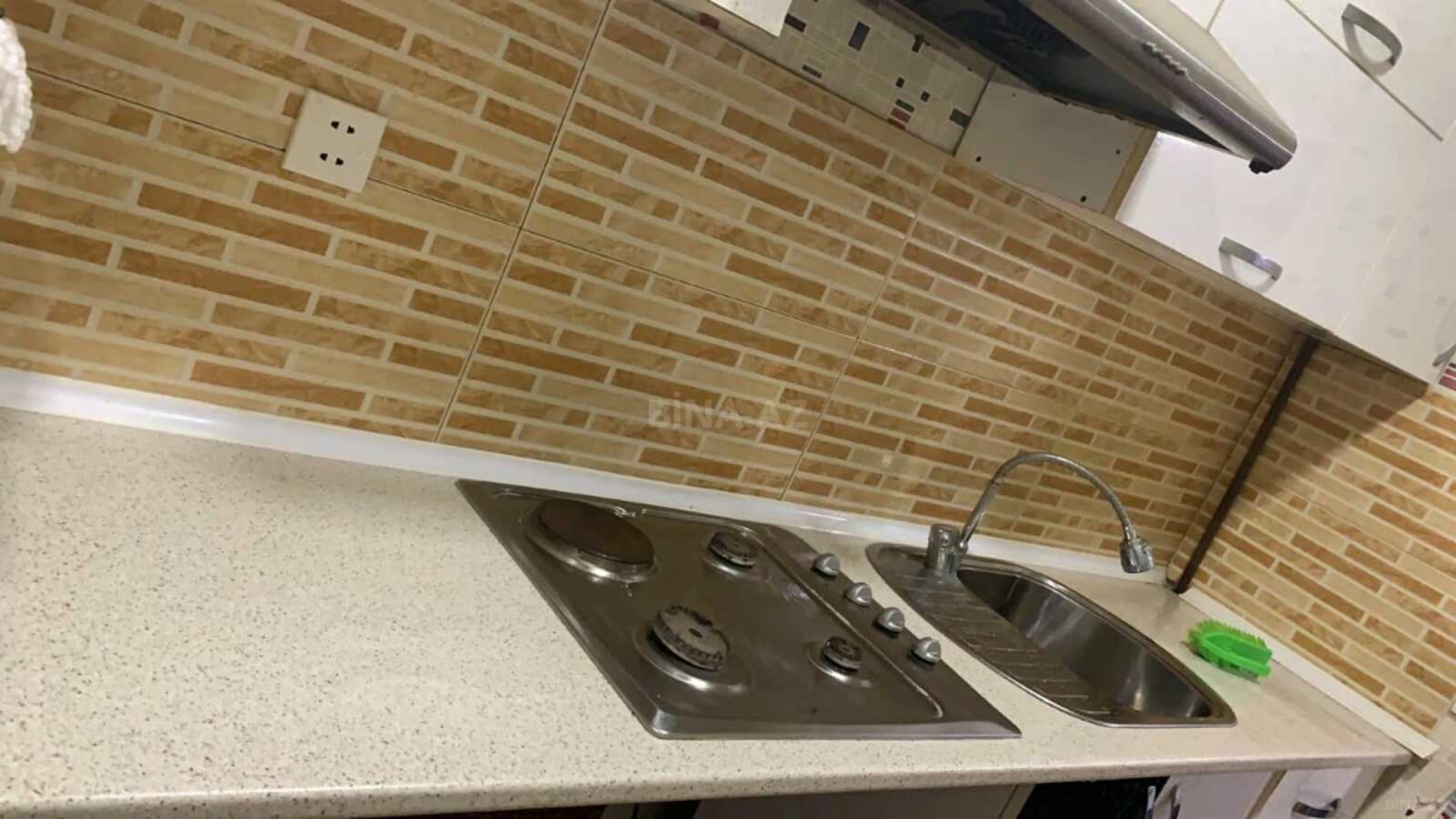 Satılır 10 otaqlı həyət evi 200 m²