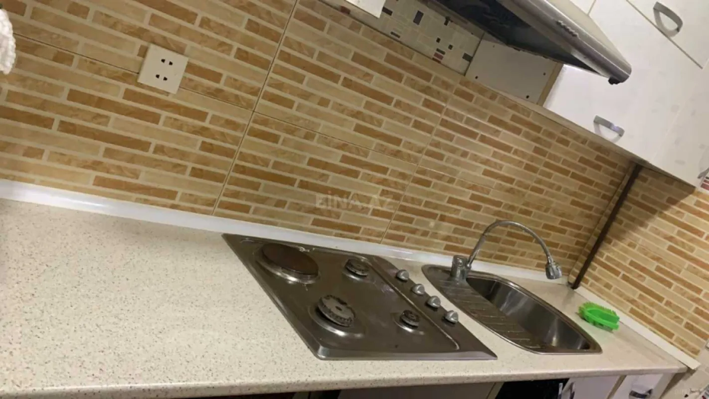 Satılır 10 otaqlı həyət evi 200 m²