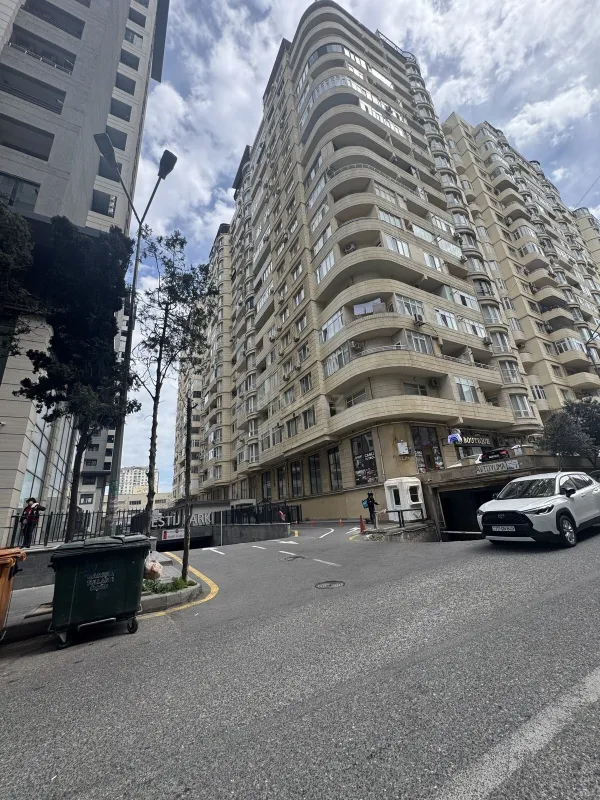 Satılır 2 otaqlı mənzil 68 m²