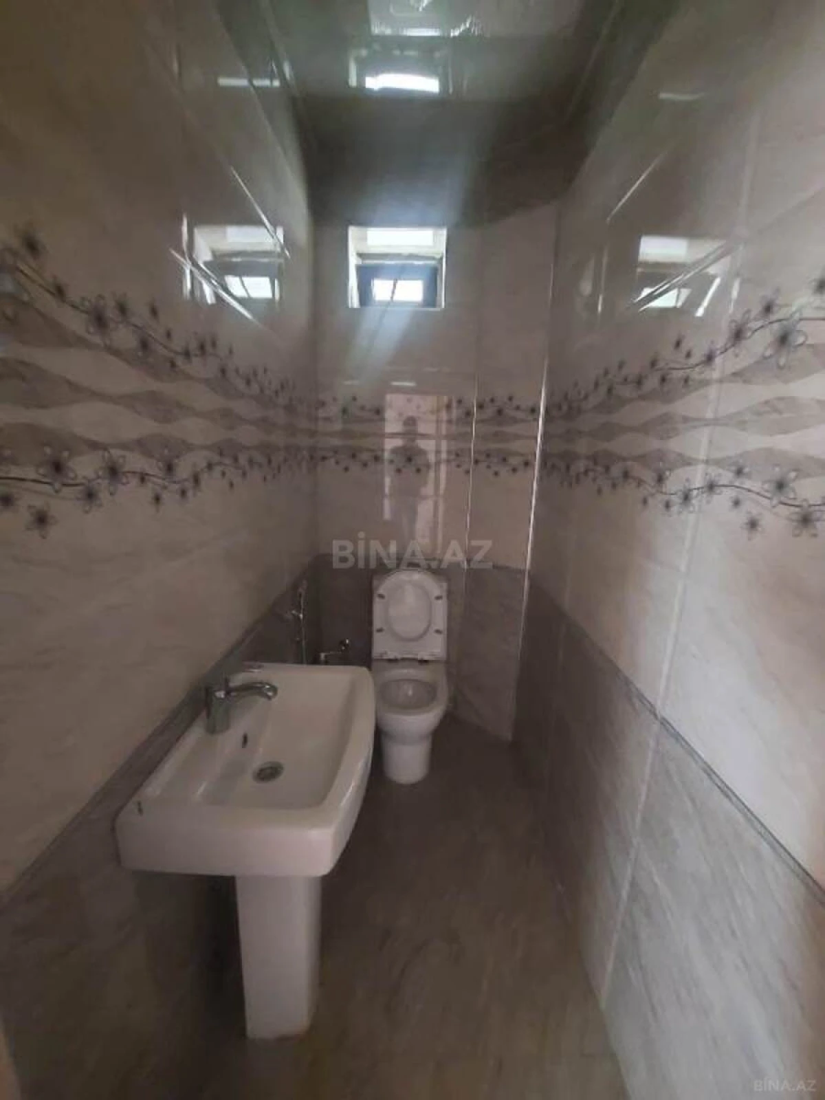 Satılır 6 otaqlı həyət evi 300 m²