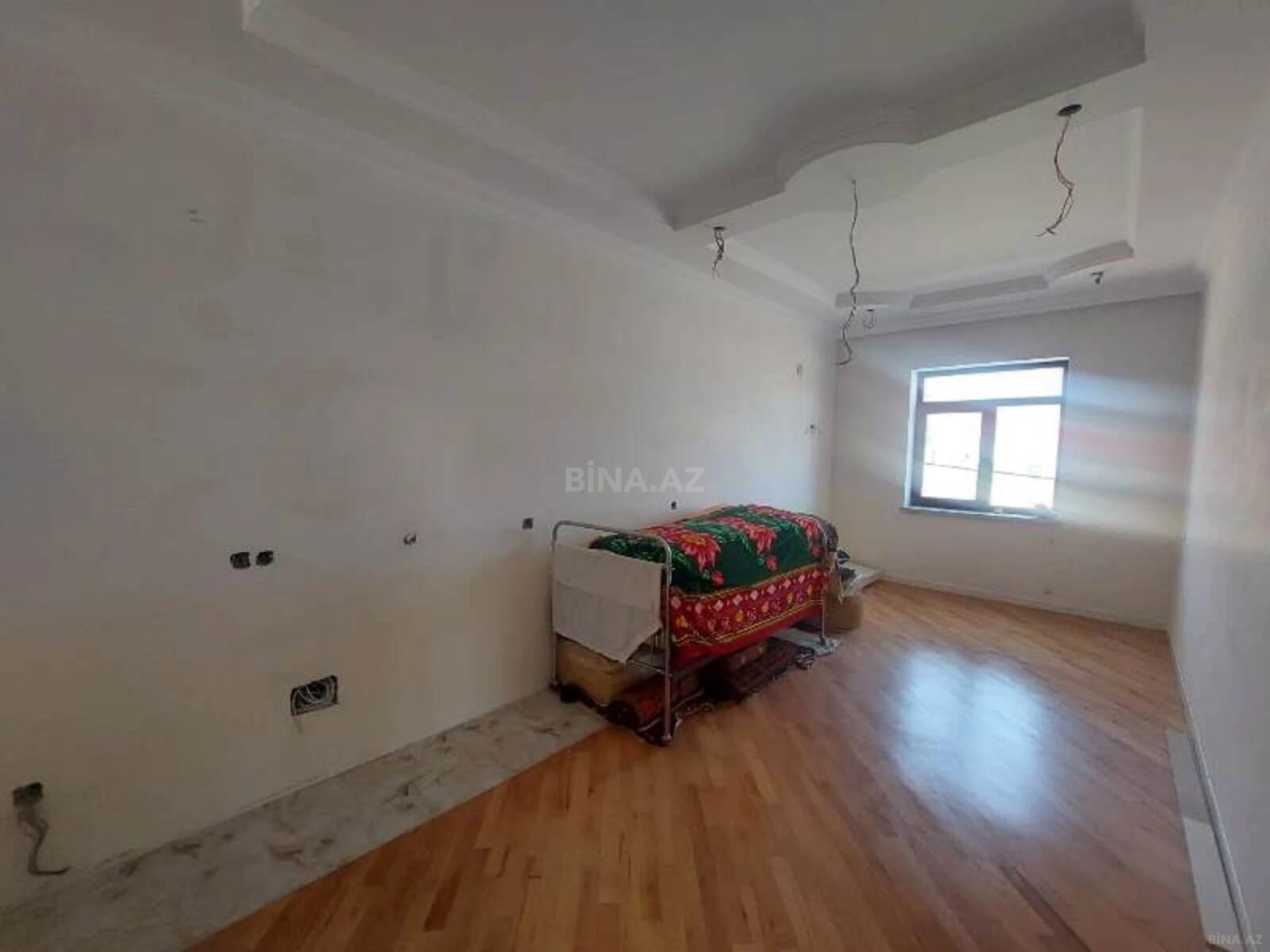 Satılır 6 otaqlı həyət evi 300 m²