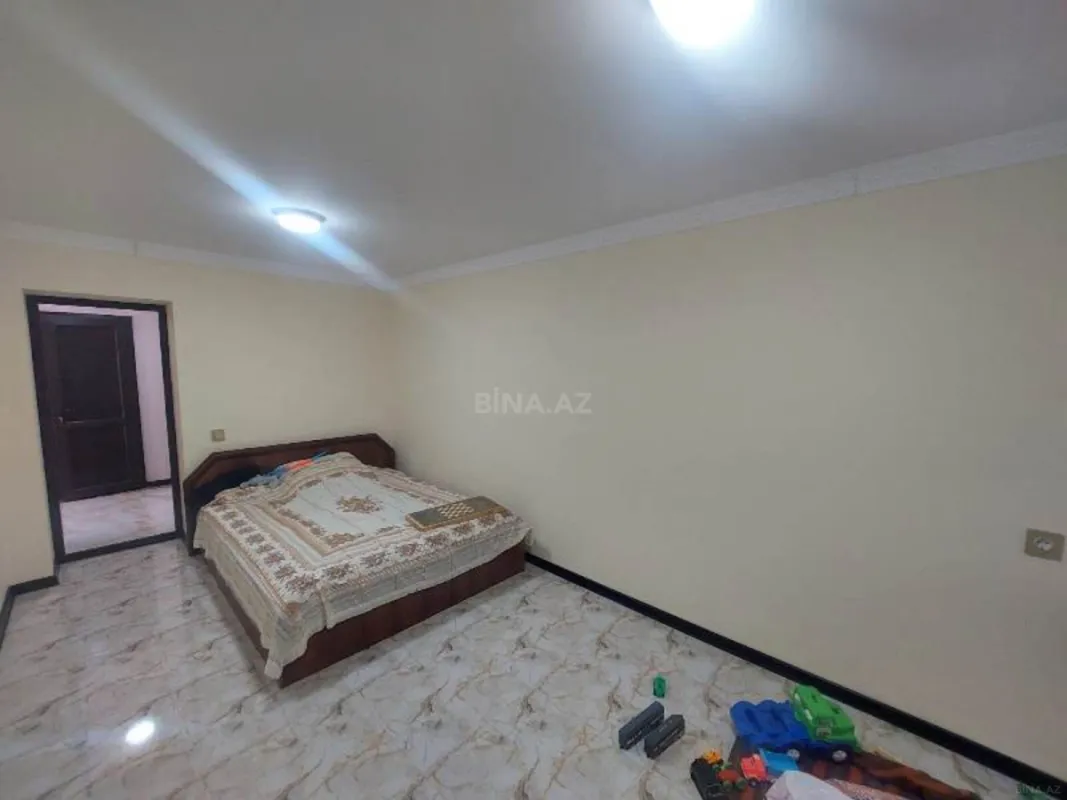 Satılır 6 otaqlı həyət evi 300 m²