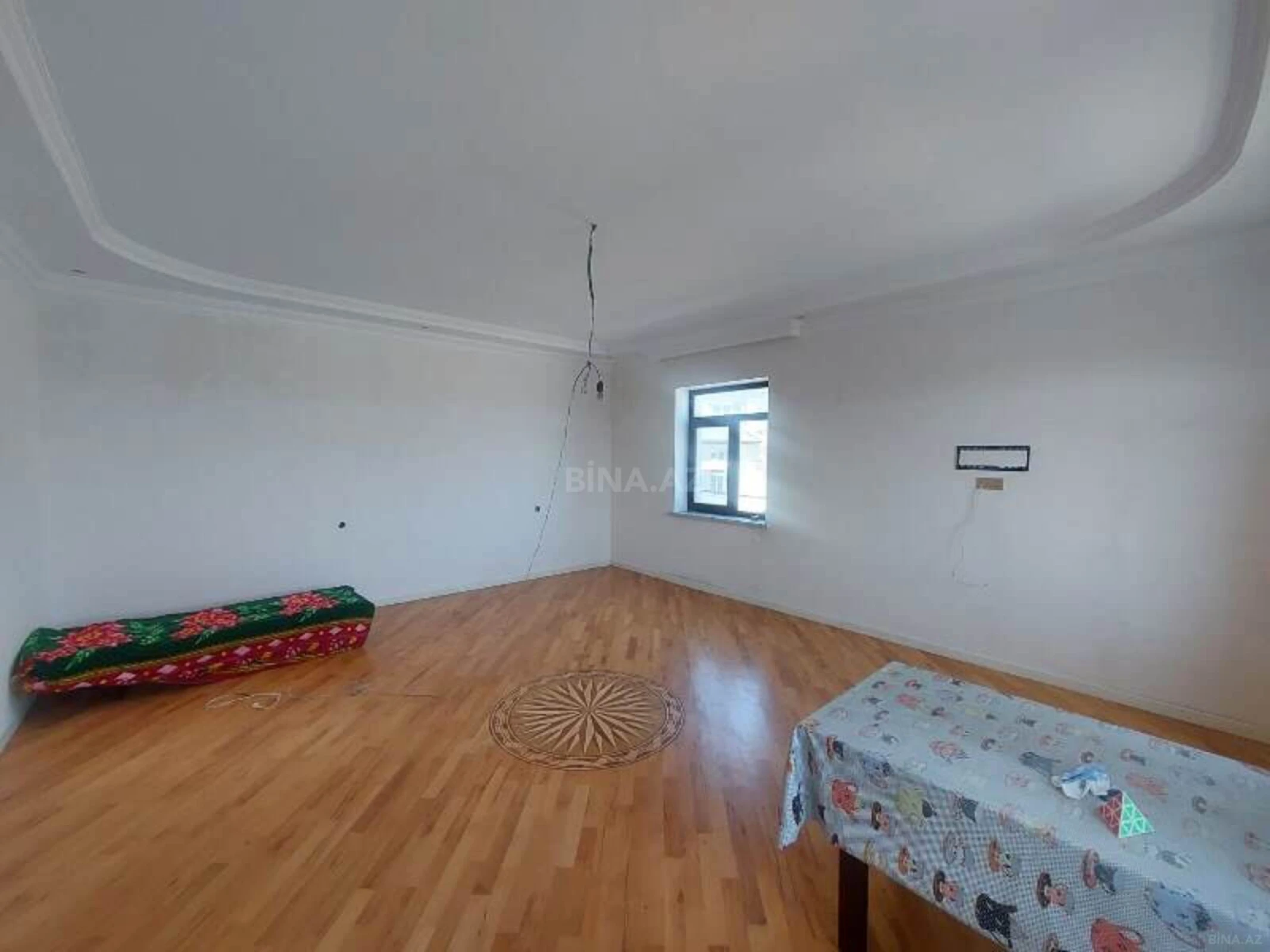 Satılır 6 otaqlı həyət evi 300 m²