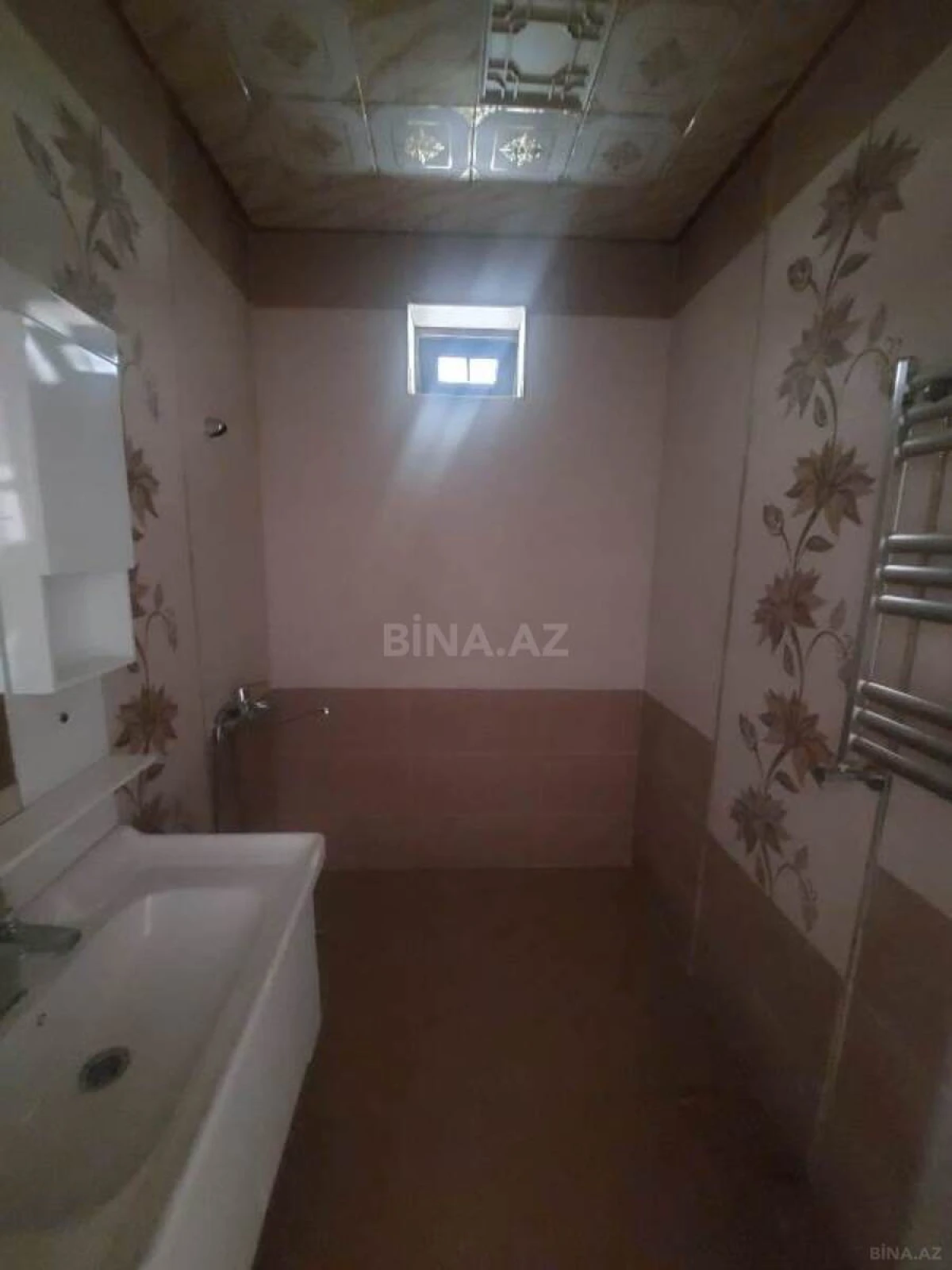 Satılır 6 otaqlı həyət evi 300 m²