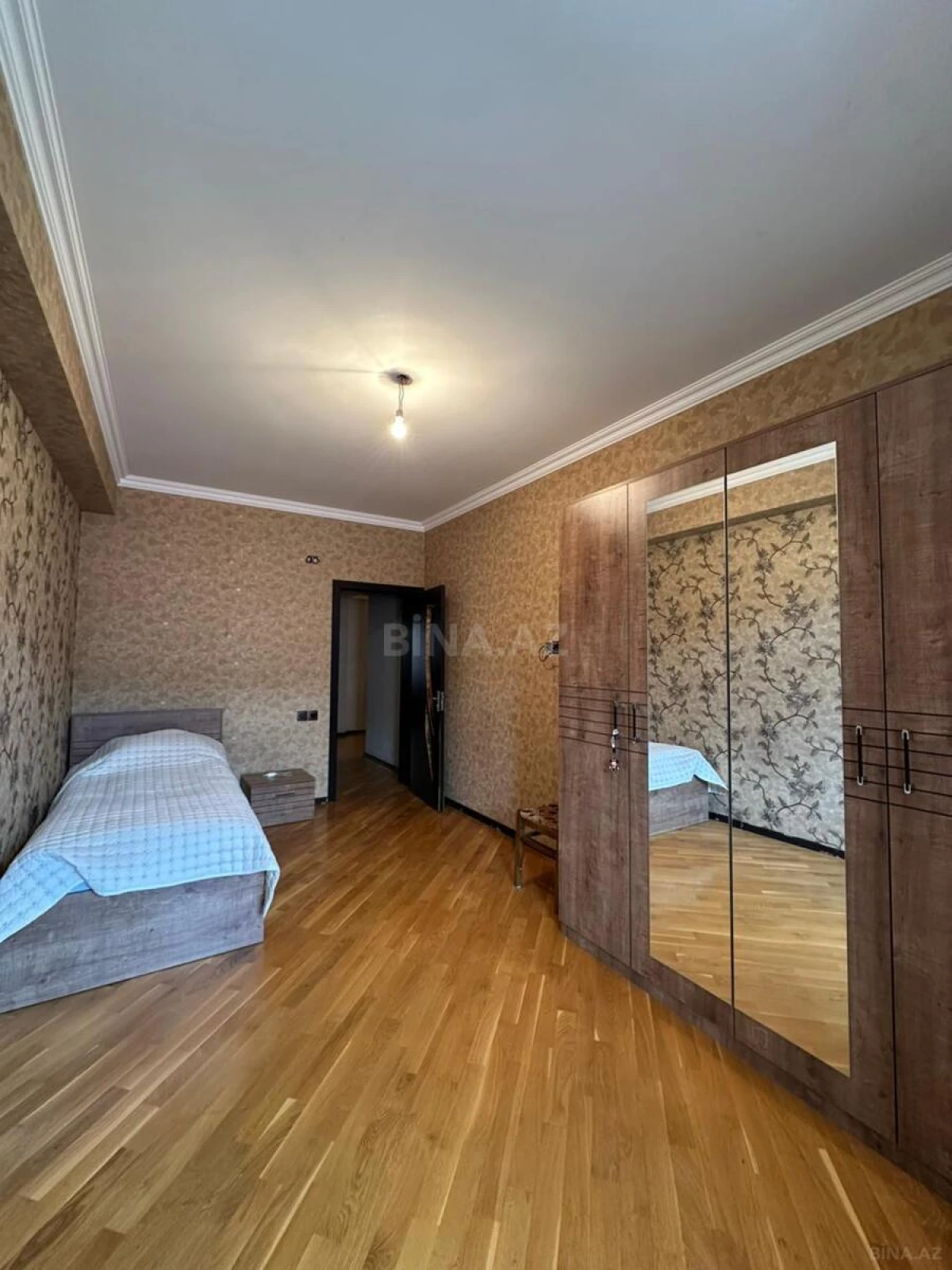 Satılır 3 otaqlı mənzil 125 m²