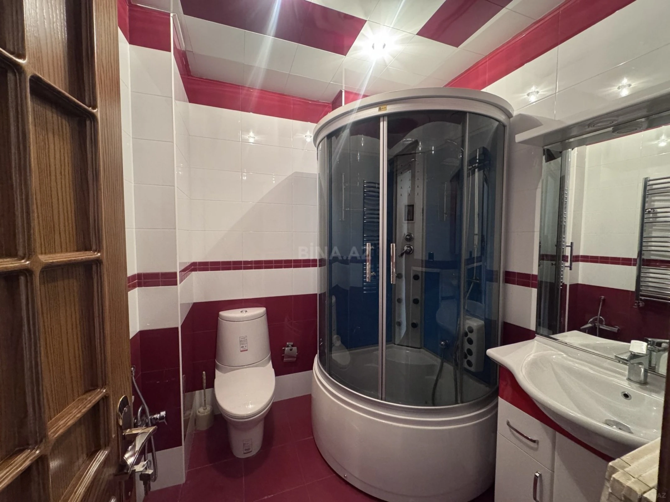 Satılır 4 otaqlı mənzil 176 m²