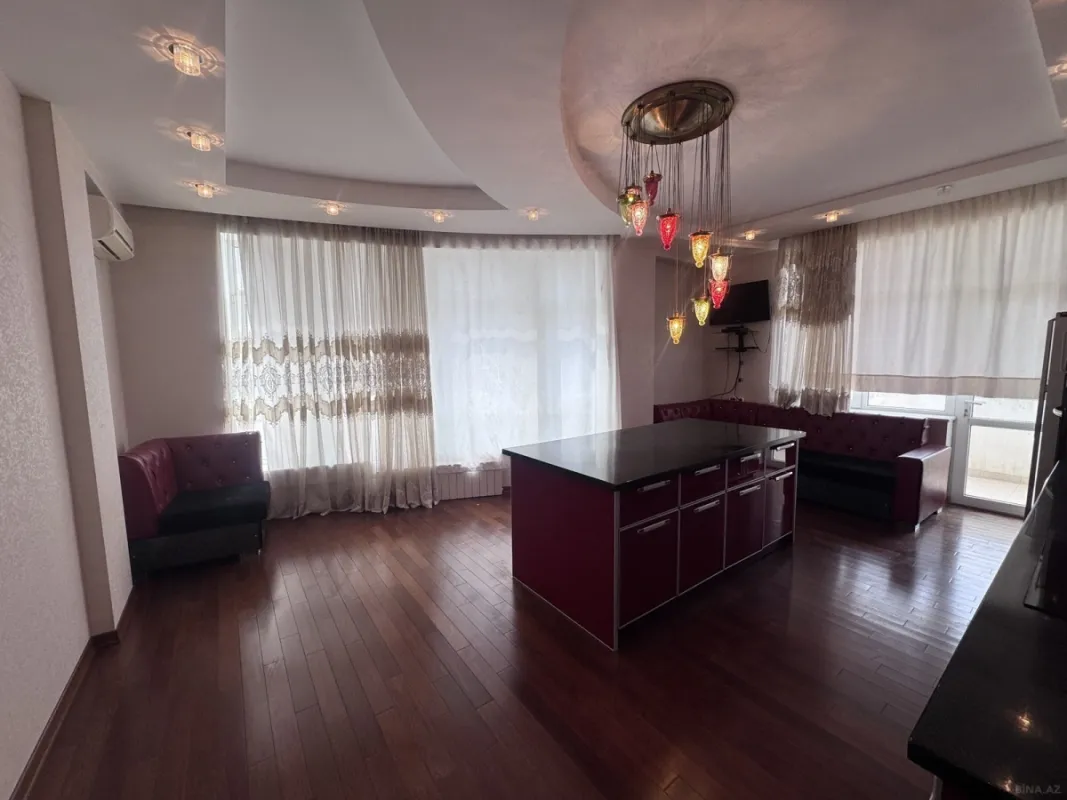 Satılır 4 otaqlı mənzil 176 m²