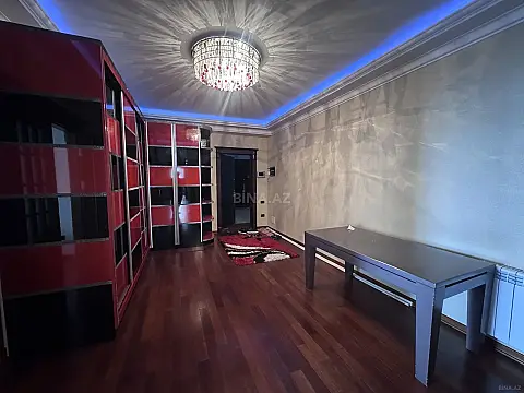 Satılır 4 otaqlı mənzil 176 m²