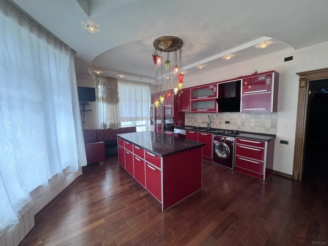 Satılır 4 otaqlı mənzil 176 m²