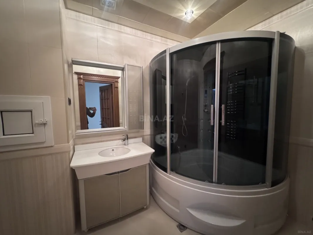 Satılır 4 otaqlı mənzil 176 m²