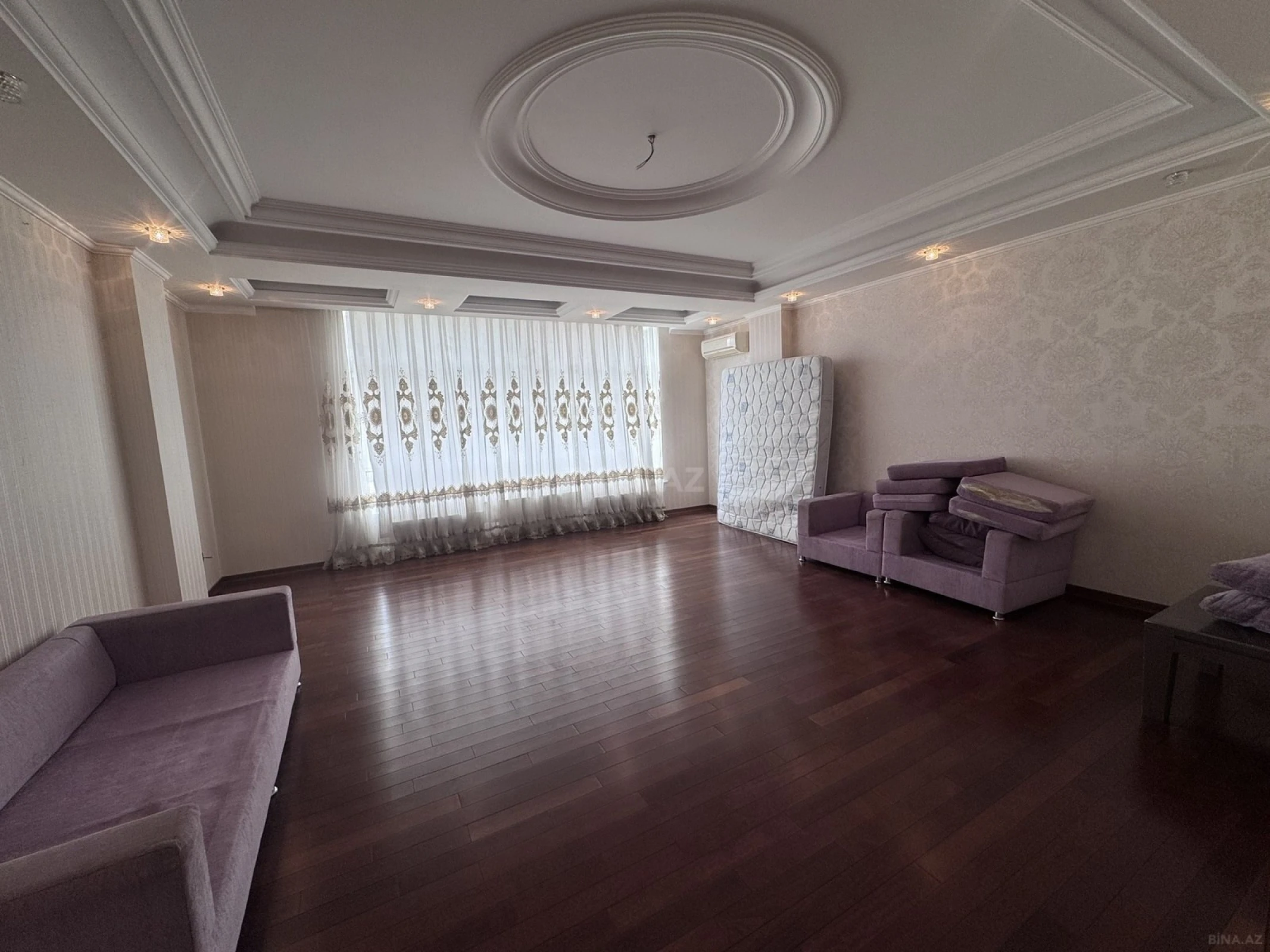 Satılır 4 otaqlı mənzil 176 m²