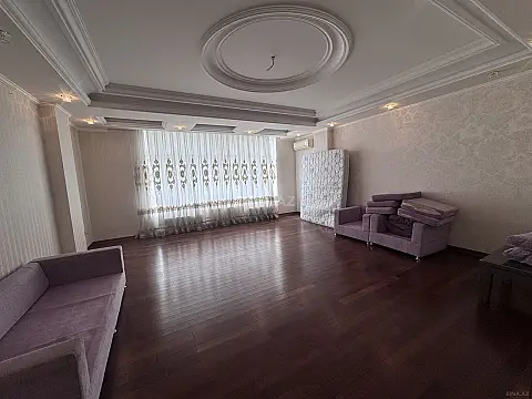 Satılır 4 otaqlı mənzil 176 m²