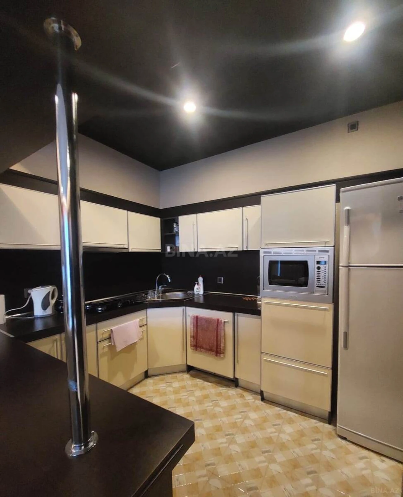 Kirayə verilir 2 otaqlı mənzil 96 m²