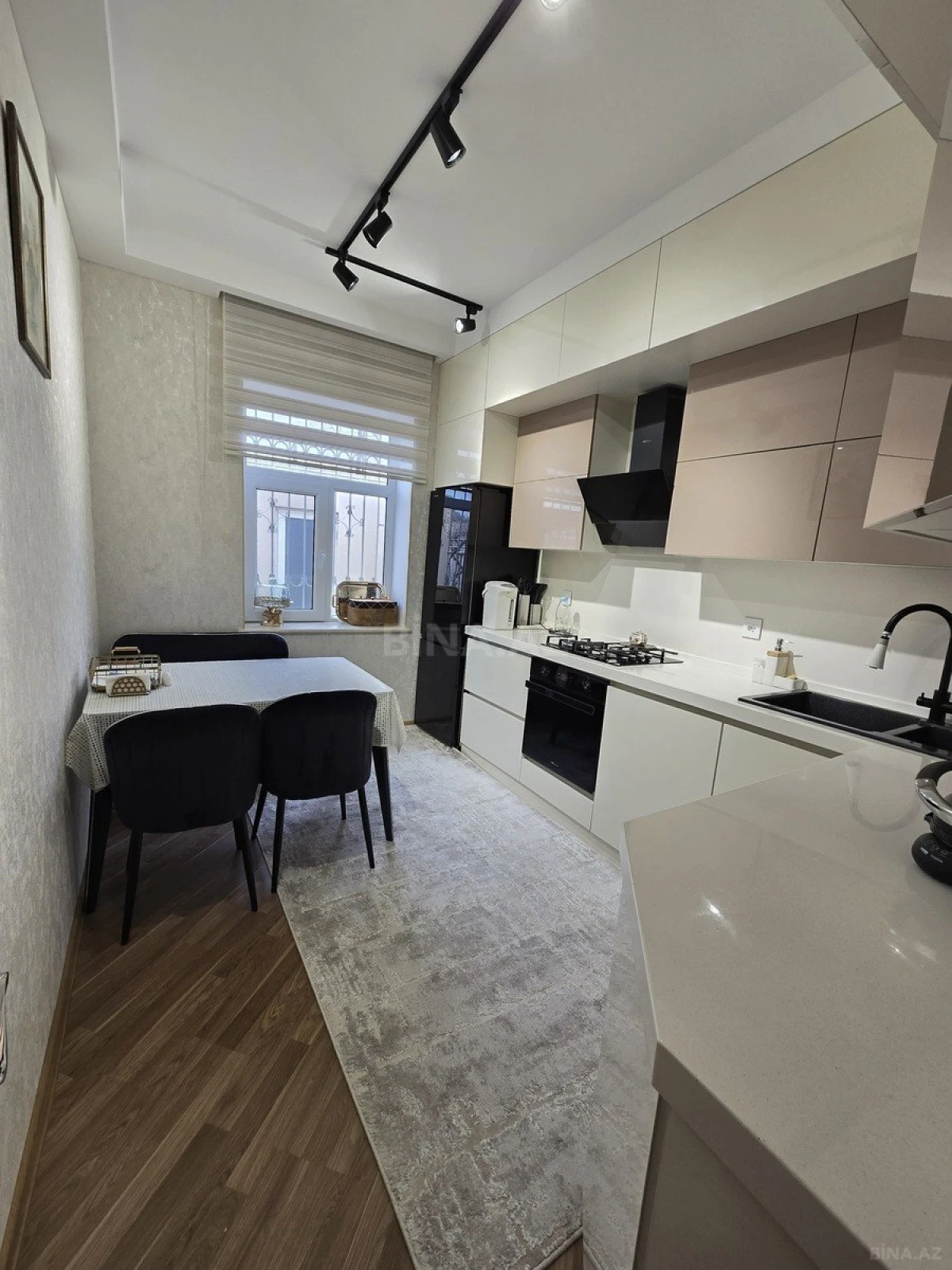 Satılır 6 otaqlı həyət evi 200 m²