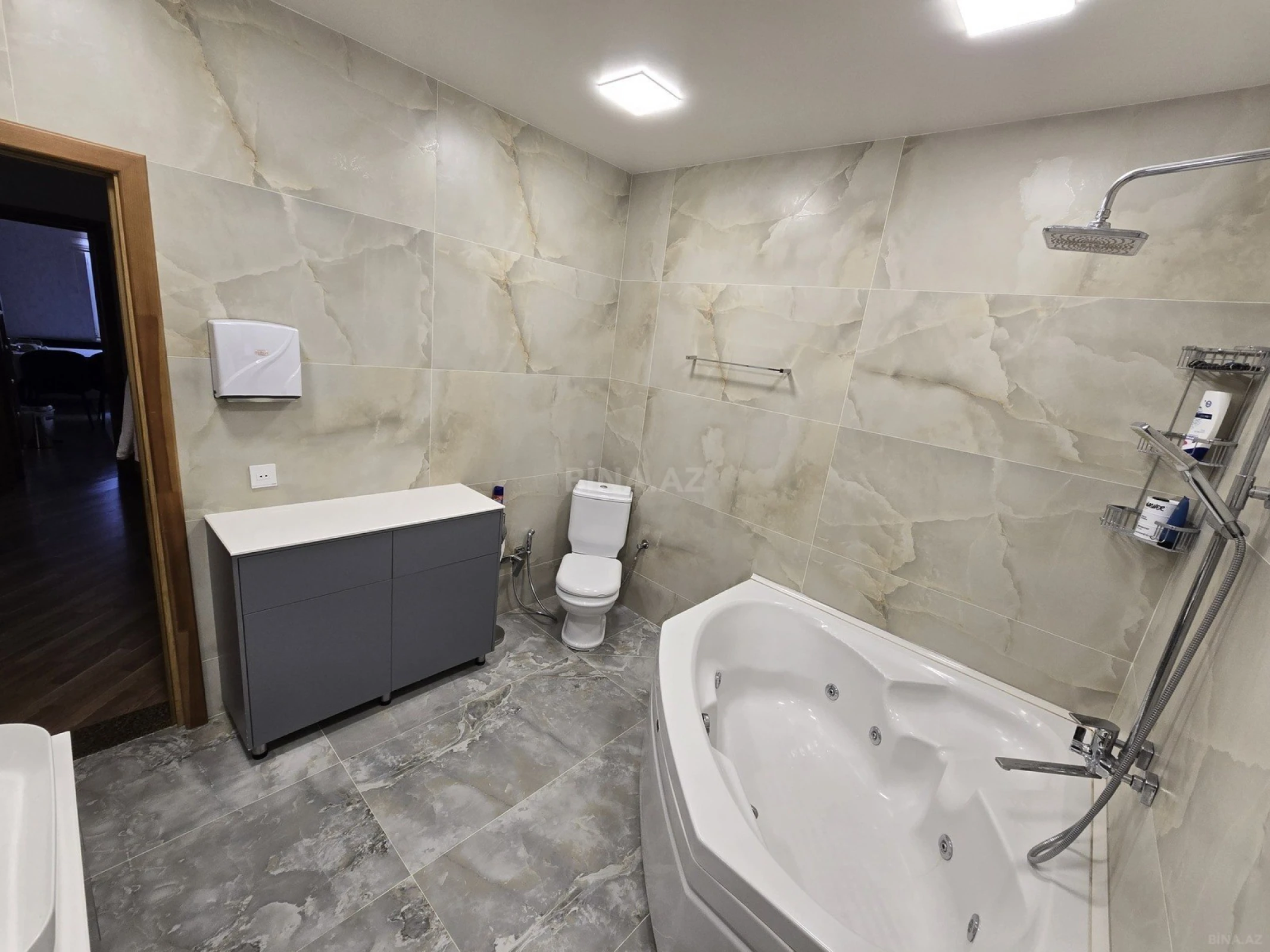 Satılır 6 otaqlı həyət evi 200 m²