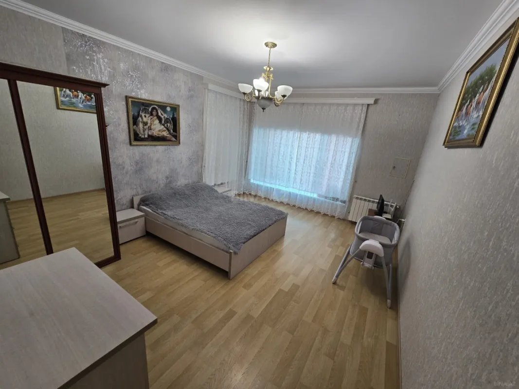 Satılır 6 otaqlı həyət evi 200 m²