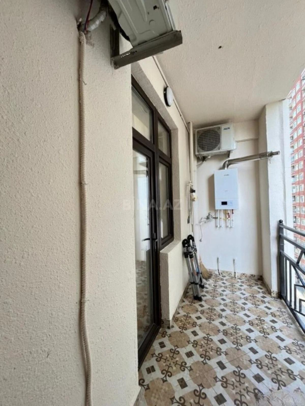 Satılır 3 otaqlı mənzil 105 m²
