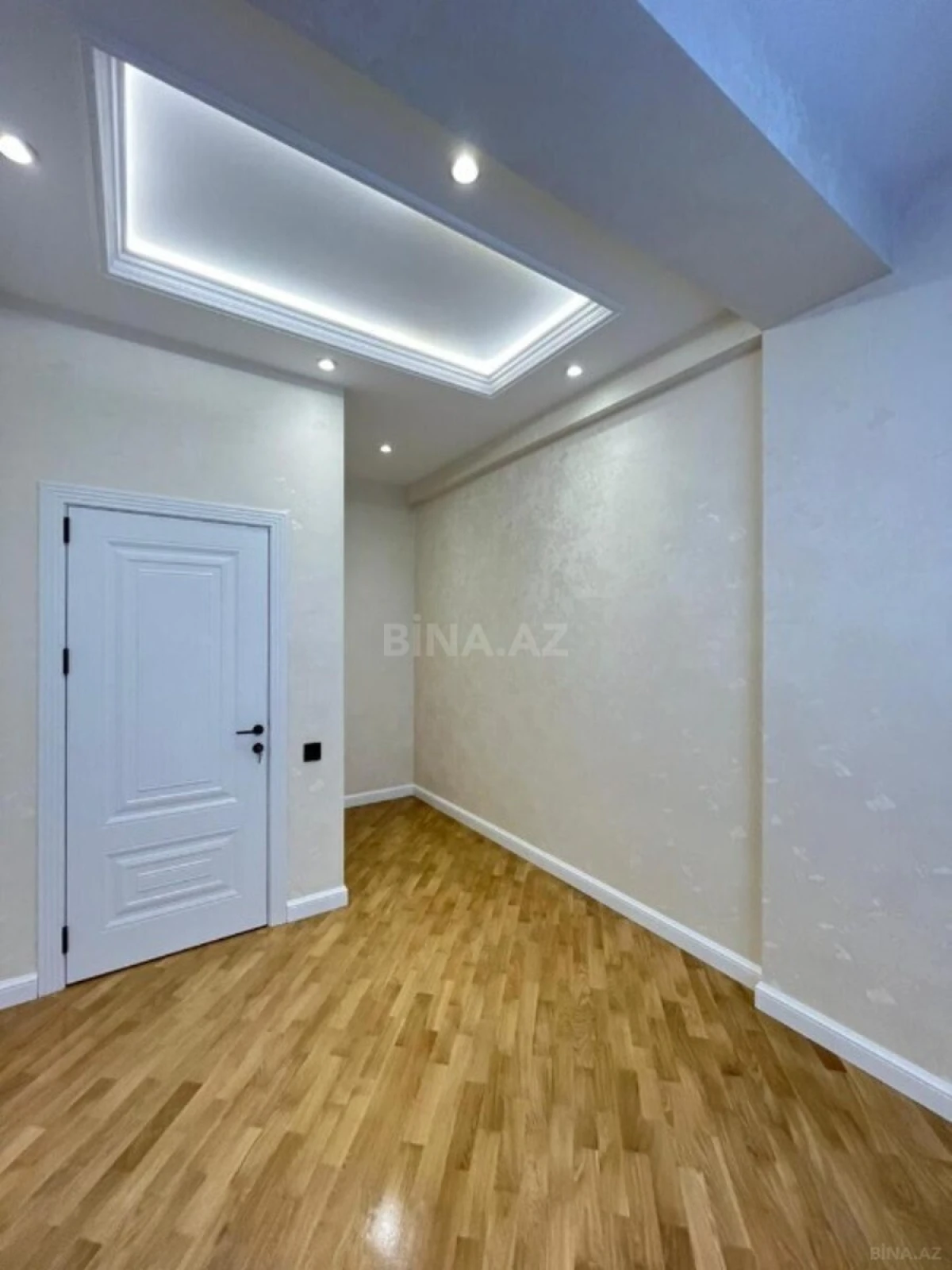 Satılır 3 otaqlı mənzil 105 m²