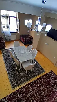 Kirayə verilir 2 otaqlı mənzil 75 m²